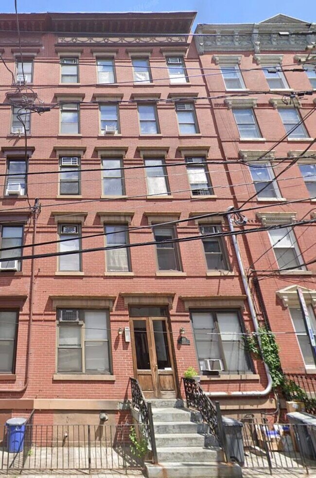 Building Photo - 805 Park Ave