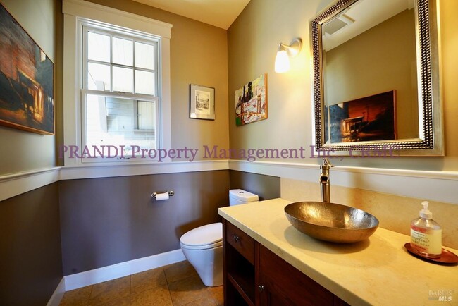 Building Photo - 422 Live Oak Dr
