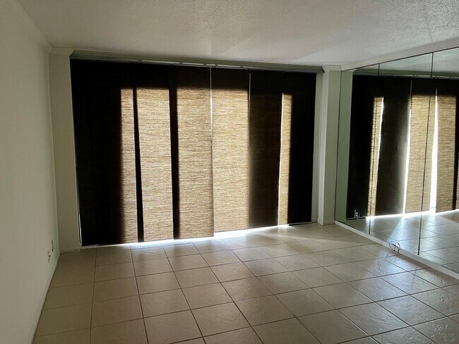 Building Photo - 2600 N Flagler Dr