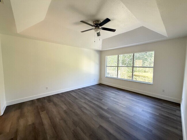 Building Photo - Beautifully Updated 4-Bedroom Home with Po...