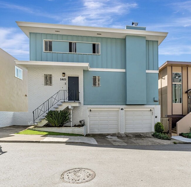 Primary Photo - Stunning Three Bedroom Home in Westwood Hi...