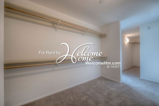 Building Photo - Downtown High-rise Montage AMAZING UPGRADES
