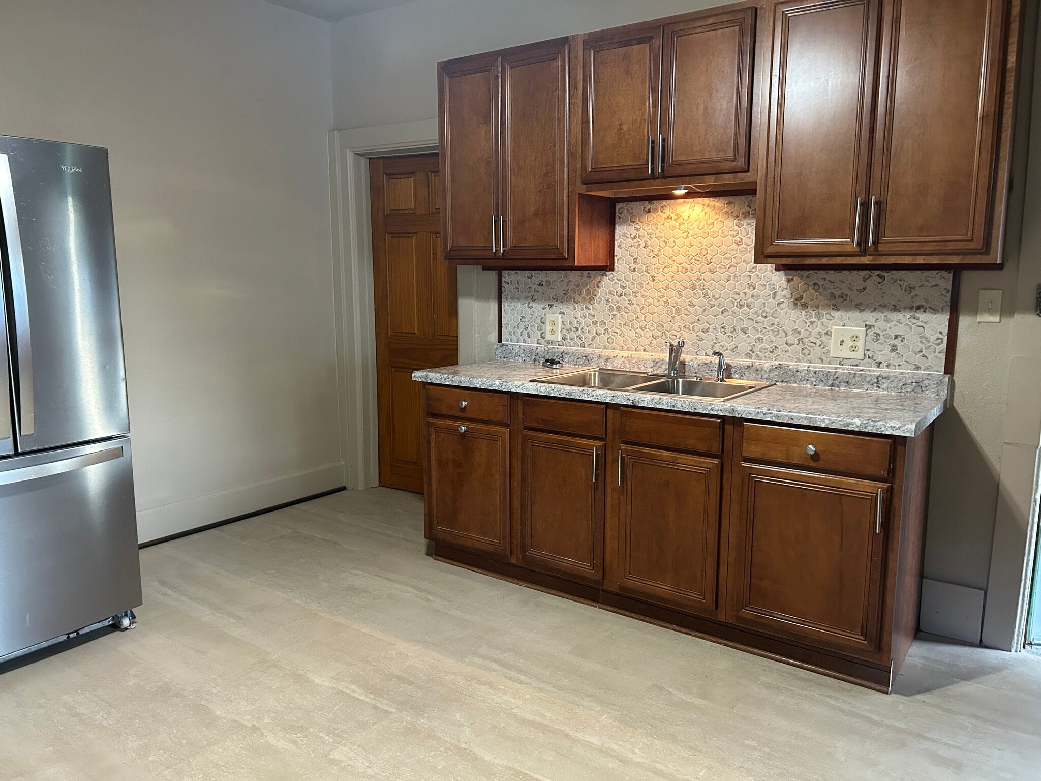 Kitchen - 214 Ash Ave