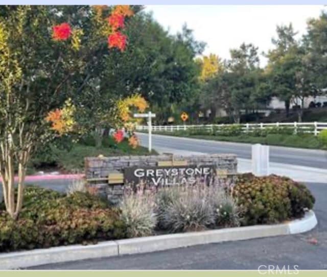 Building Photo - 32 Bogey Ln