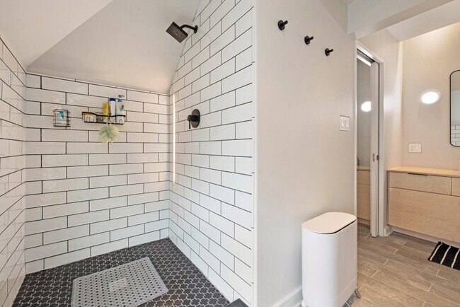 Building Photo - 4445 N Frederick Ave