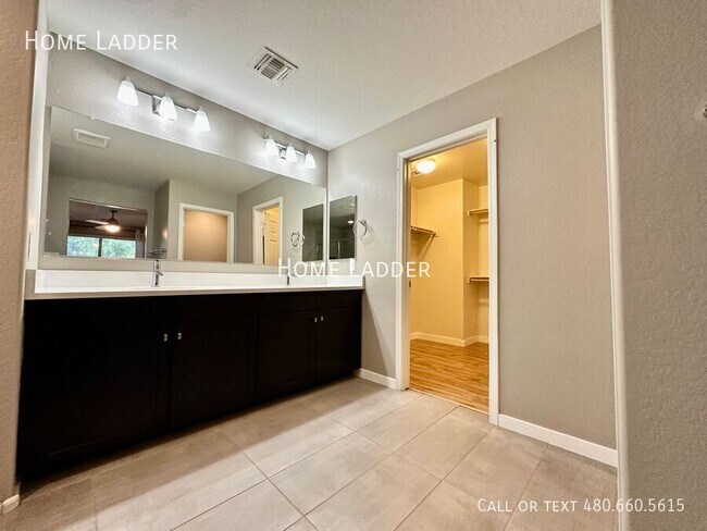 Building Photo - 33343 N Mildred Ln