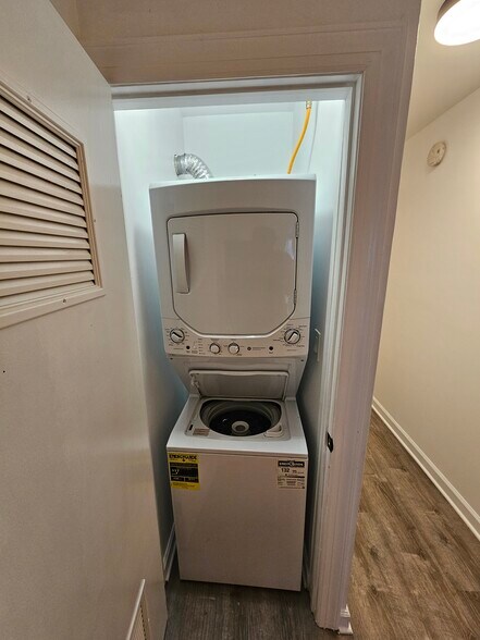 In unit washer-dryer - 3720 S Calumet Ave