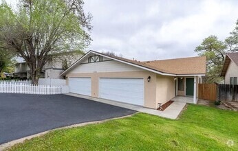 Building Photo - Downtown Duplex