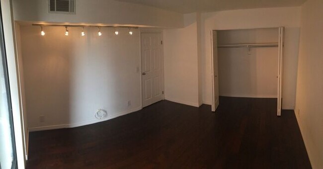 Building Photo - Modern Downtown Condo at Arlington Place