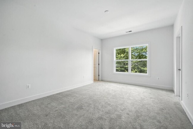 Building Photo - 5604 Clermont Dr