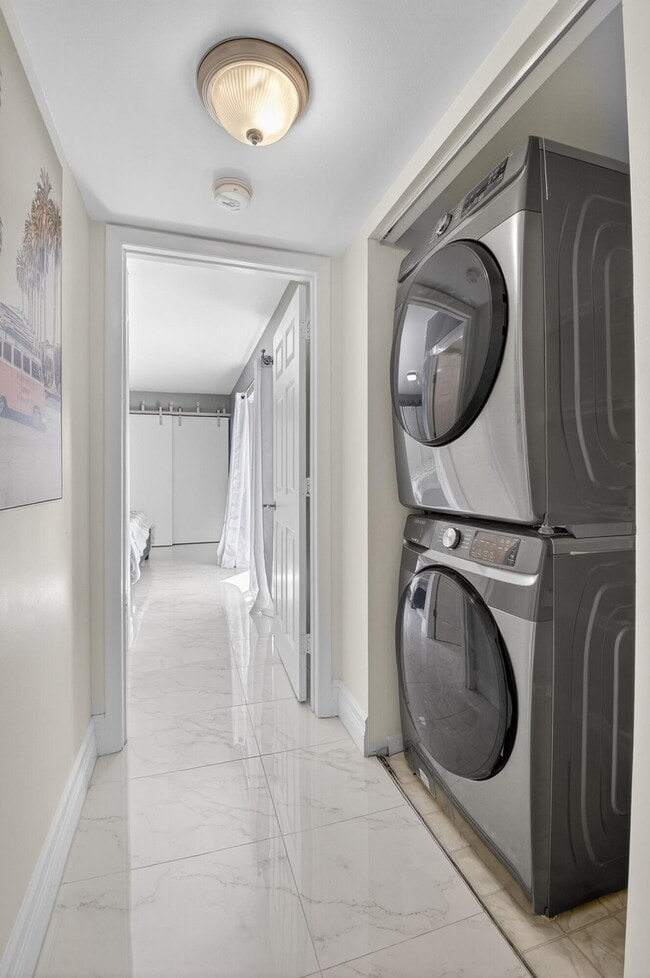 Building Photo - 4310 Village Dr