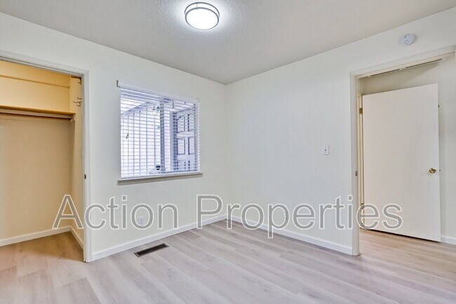 Building Photo - 3322 Shasta Dr