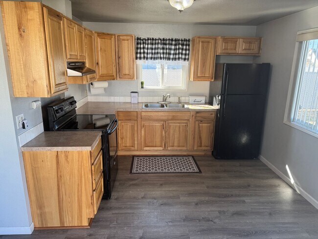 Building Photo - Super cute 2 bedroom, 1 bath house!