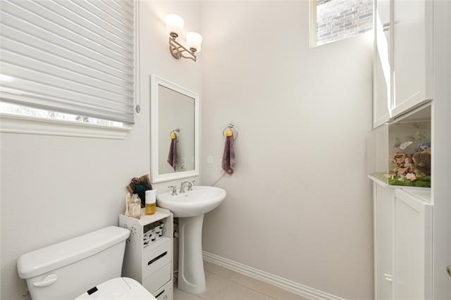 Building Photo - 7108 Royal View Dr