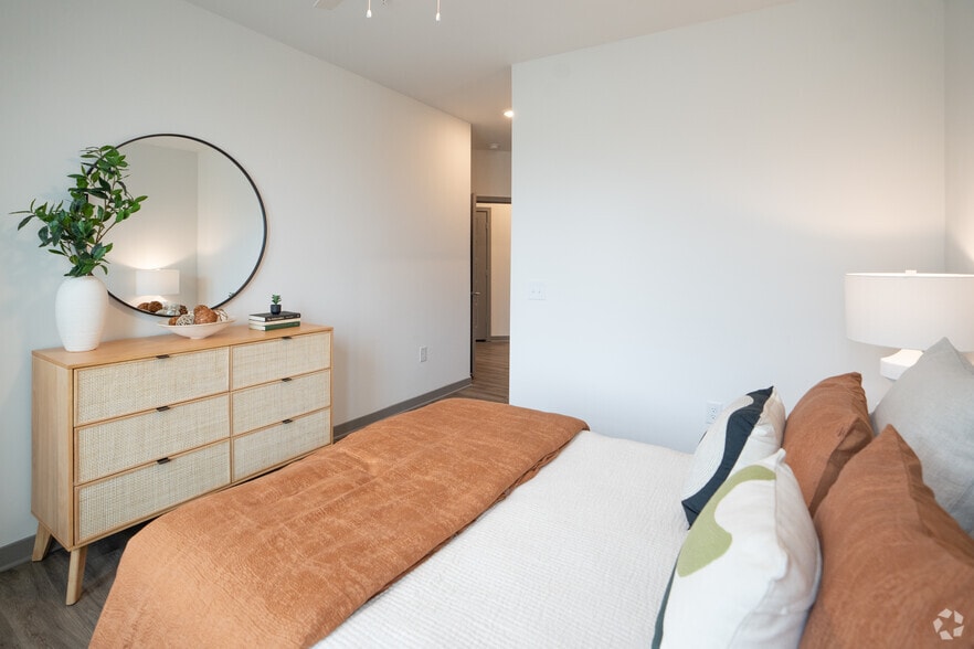 2BR, 2BA - 1,122SF - Bedroom - Colina WeHo