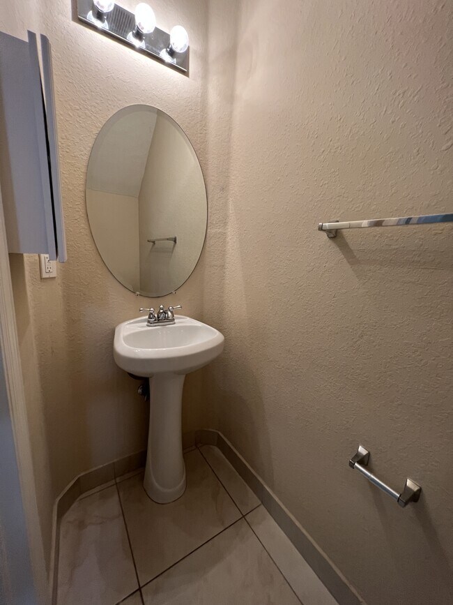 Building Photo - 3530 NW 29th Ct