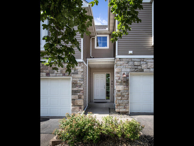 Building Photo - 501 Stonewood Ln