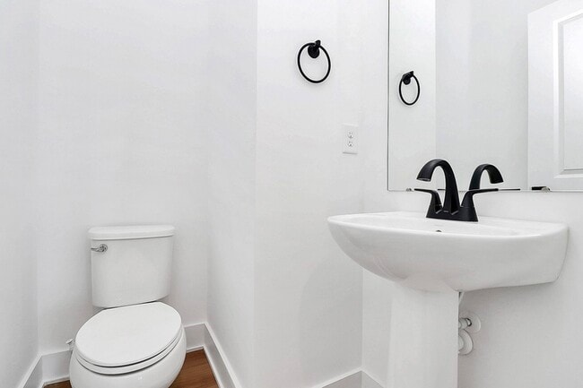 Building Photo - 5027 Duchess Dr