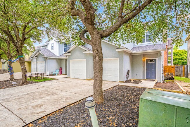 Building Photo - 7811 Kingsbury Wood