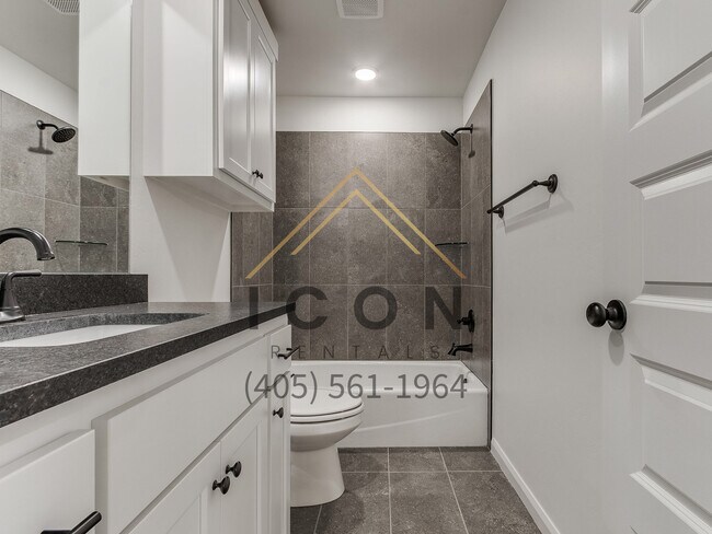 Building Photo - 5001 SE 86th St