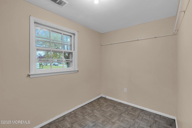 Building Photo - 150 Susan Dr