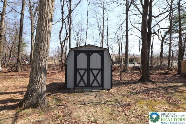 Building Photo - 238 Birchwood Ln