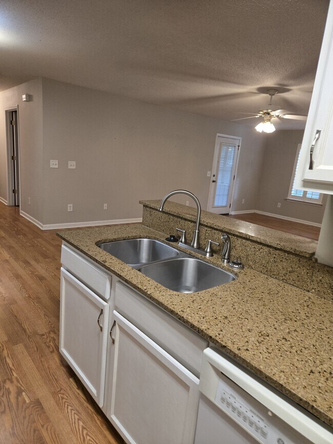 Building Photo - 2129 Sanderling Dr