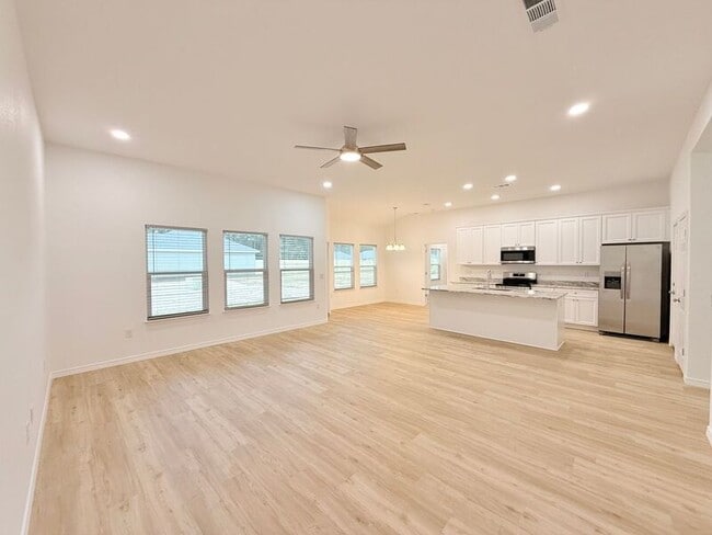 Building Photo - 3353 Country Ln