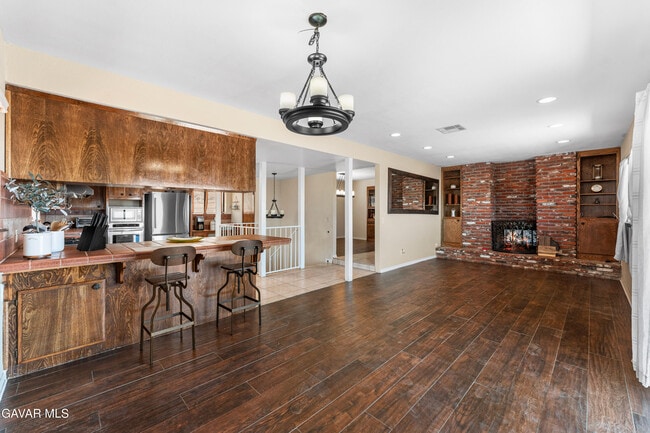 Building Photo - 1055 Lakeview Dr