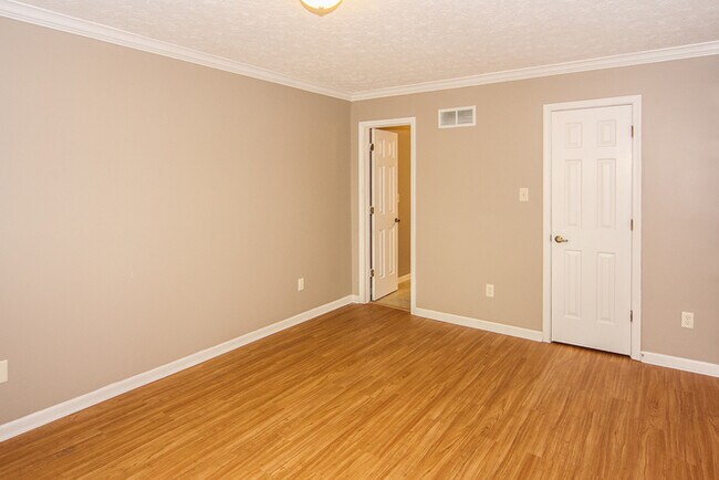 Building Photo - 3 Bedroom Ranch with Pond View in Pike Township