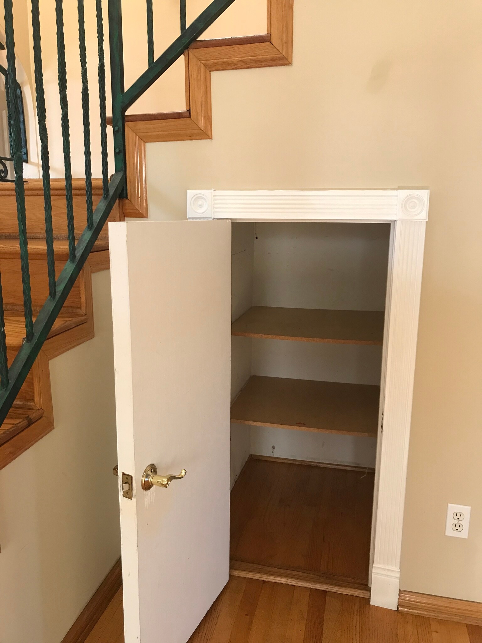 storage closet - 1304 Mackay Ln