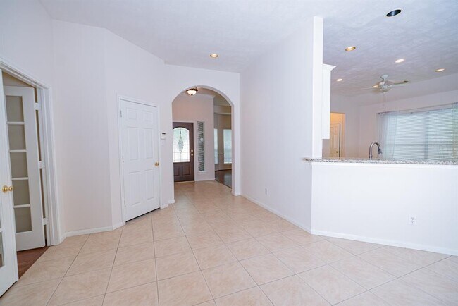 Building Photo - 1626 Maryvale Dr