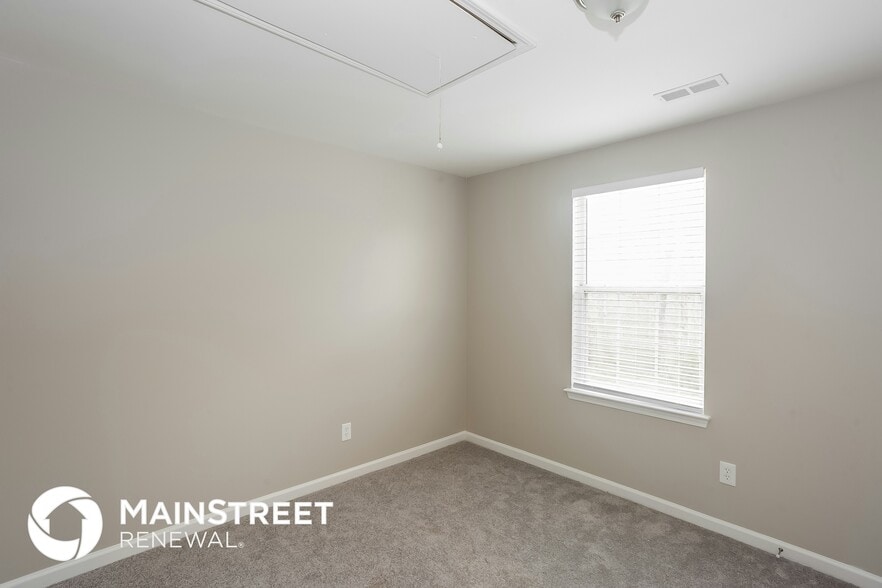 Building Photo - 3030 Edmonton Pl