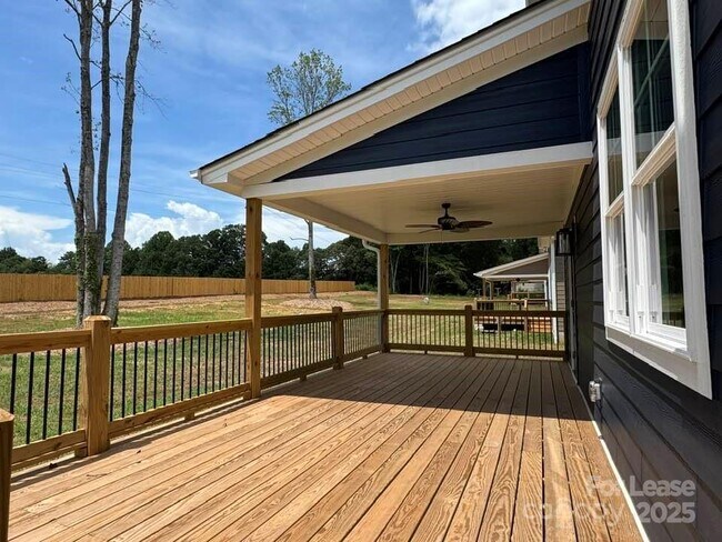 Building Photo - 8086 Blackwood Rd