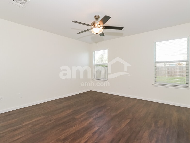 Building Photo - 118 Rinehardt St