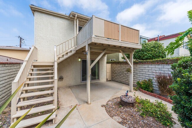 Building Photo - North Redondo 3 bedroom