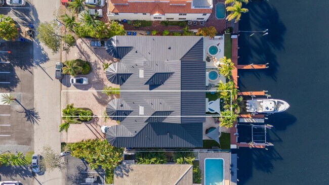 Building Photo - 2739 NE 15th St