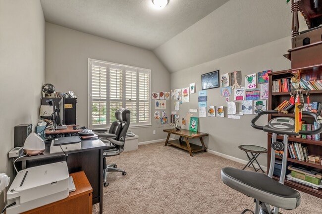 Building Photo - Available August 2026! 4/2.5 in highly desired Castlegate II