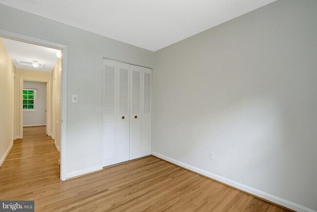 Building Photo - 8236 Governors Ct