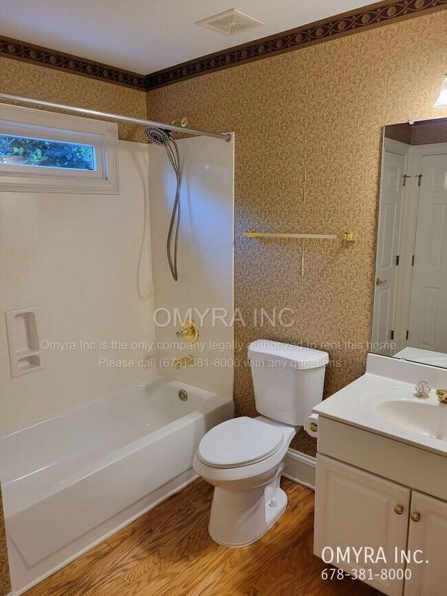 Building Photo - Gorgeous 5 Bedroom House in Peachtree Corn...