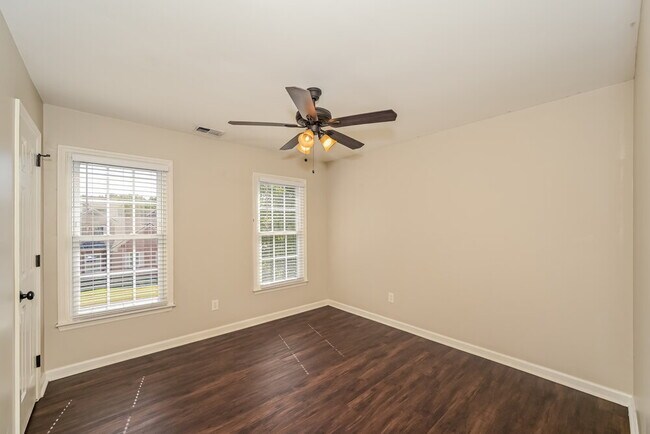 Building Photo - 4340 Cambridge Dr