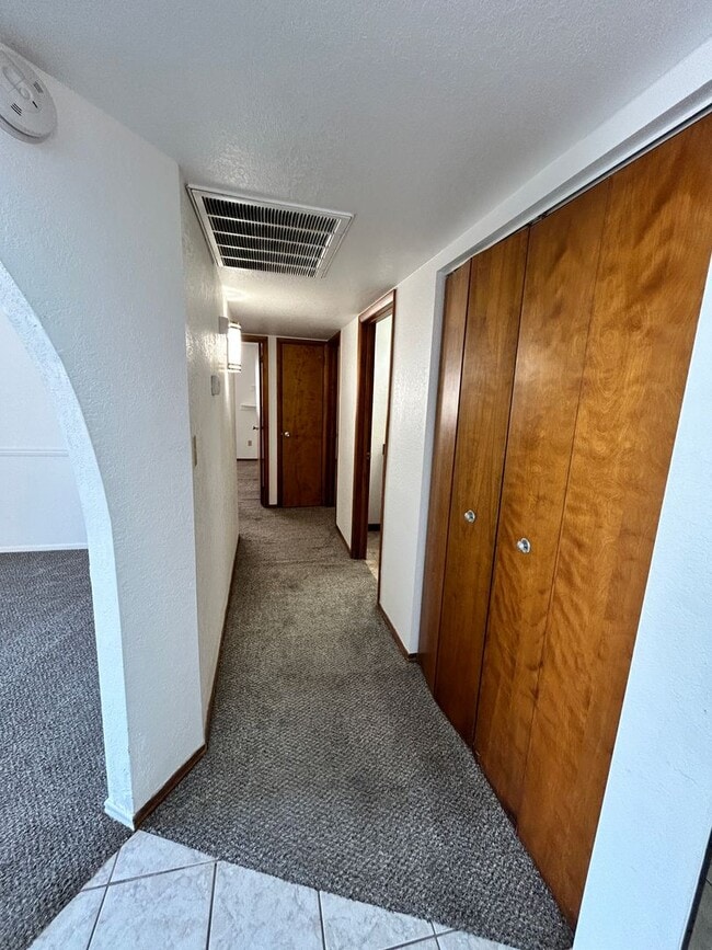 Building Photo - Great Unfurnished home!