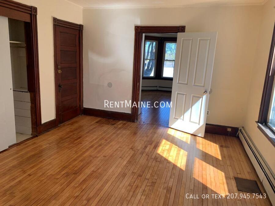 Building Photo - 701 Main St