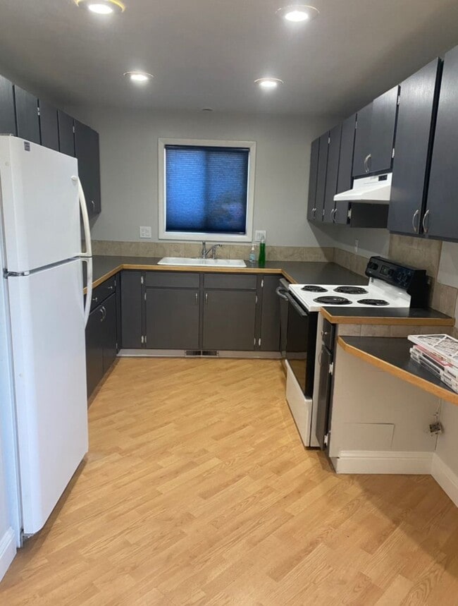 Building Photo - Coming soon! Great location, 4 bedroom hou...