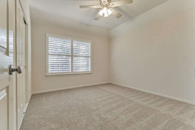 Building Photo - 89 N Apple Springs Cir