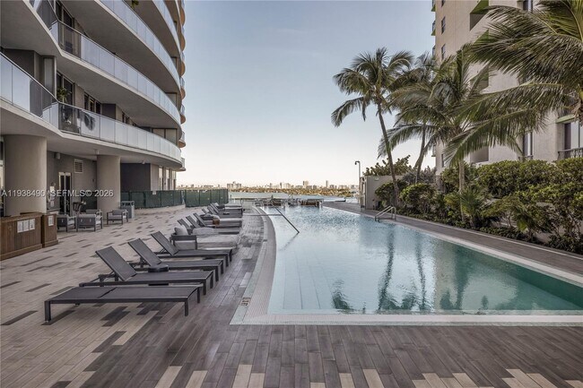 Building Photo - 488 NE 18th St