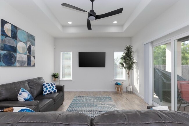Building Photo - FOR LEASE - MODERN COMFORT MEETS PRIME LOC...