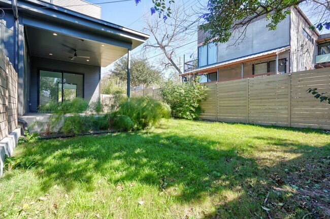 Building Photo - Spacious 3-Bedroom, 2.5-Bath Contemporary ...