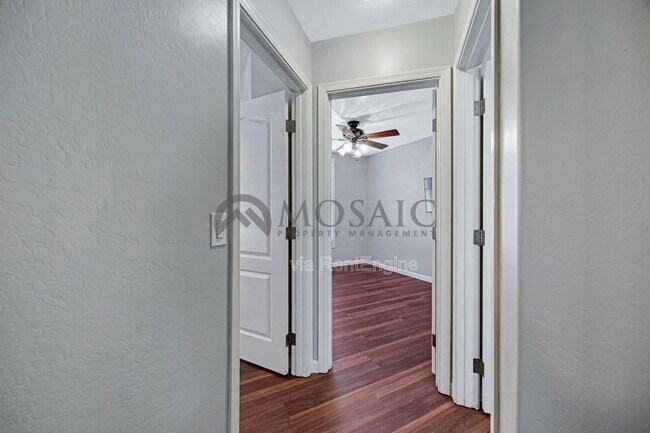 Building Photo - 5626 S 21st Pl