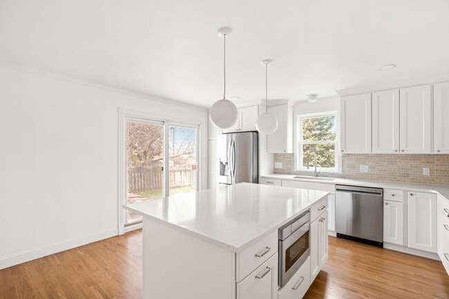 Building Photo - 1004 11th St NW